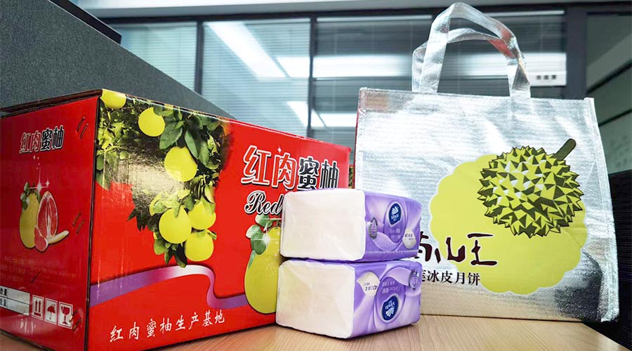 迎中秋 送關(guān)懷！金環(huán)電器給員工們派發(fā)中秋禮包