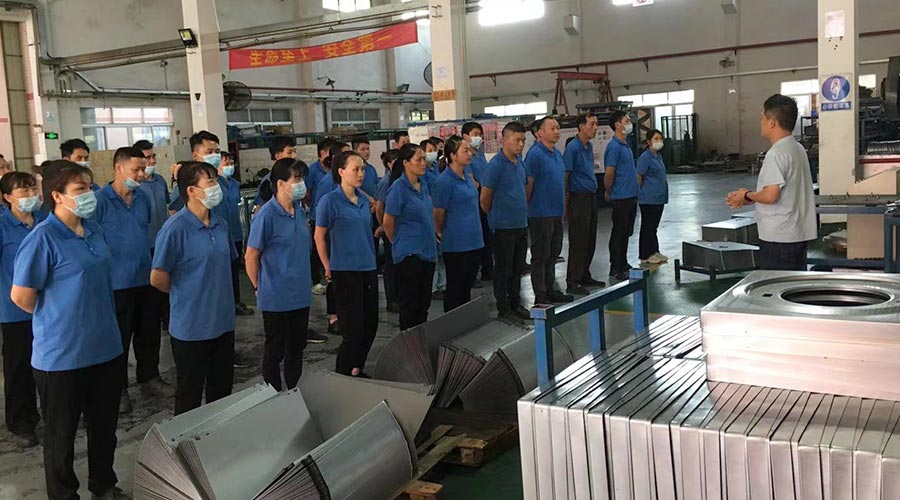 五一放假在即！金環(huán)電器沖壓車間開展早會強(qiáng)調(diào)工作效率