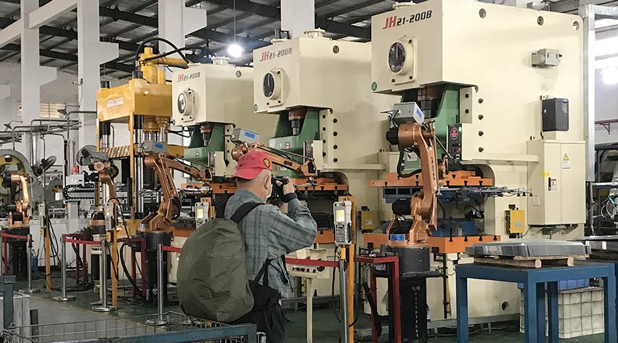 江門市攝影協(xié)會(huì)蒞臨金環(huán)電器拍攝交流  用鏡頭見證實(shí)力！